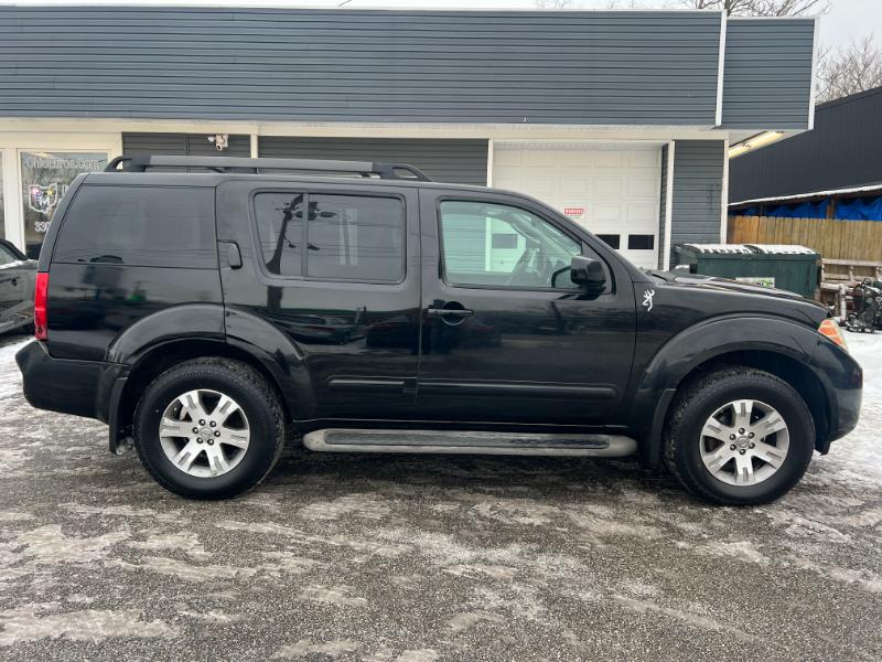 Nissan Pathfinder LE 4WD 2010