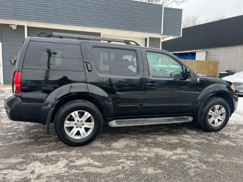 Nissan Pathfinder LE 4WD 2010