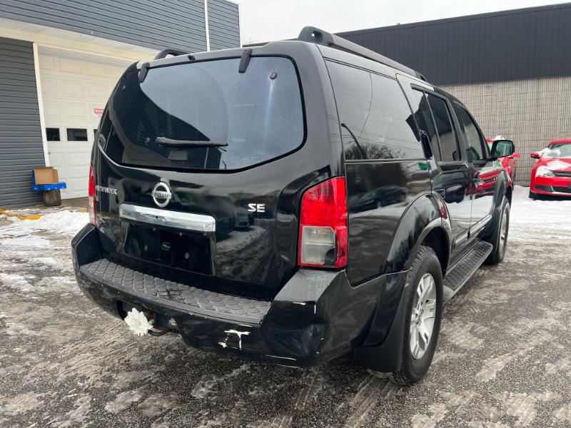 Nissan Pathfinder LE 4WD 2010