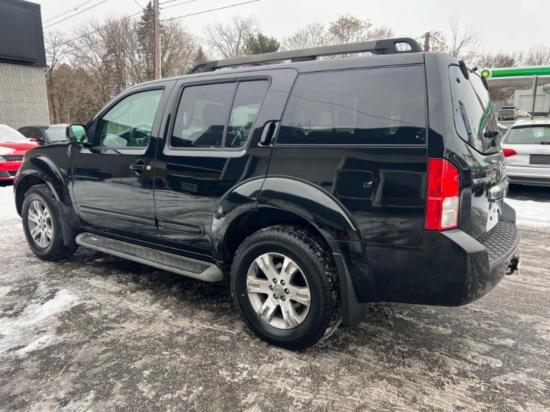 Nissan Pathfinder LE 4WD 2010