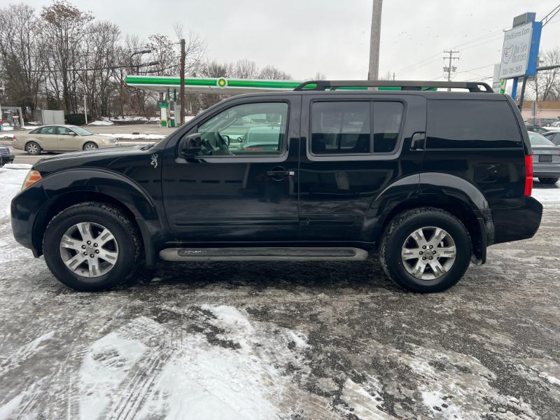 Nissan Pathfinder LE 4WD 2010