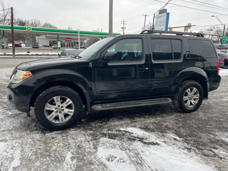 Nissan Pathfinder LE 4WD 2010
