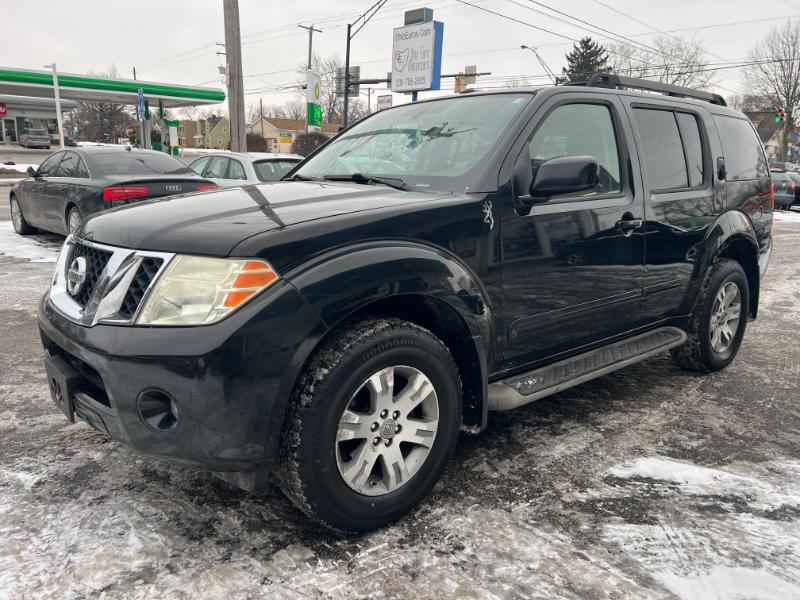 Nissan Pathfinder LE 4WD 2010
