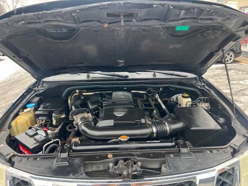 Nissan Pathfinder LE 4WD 2010