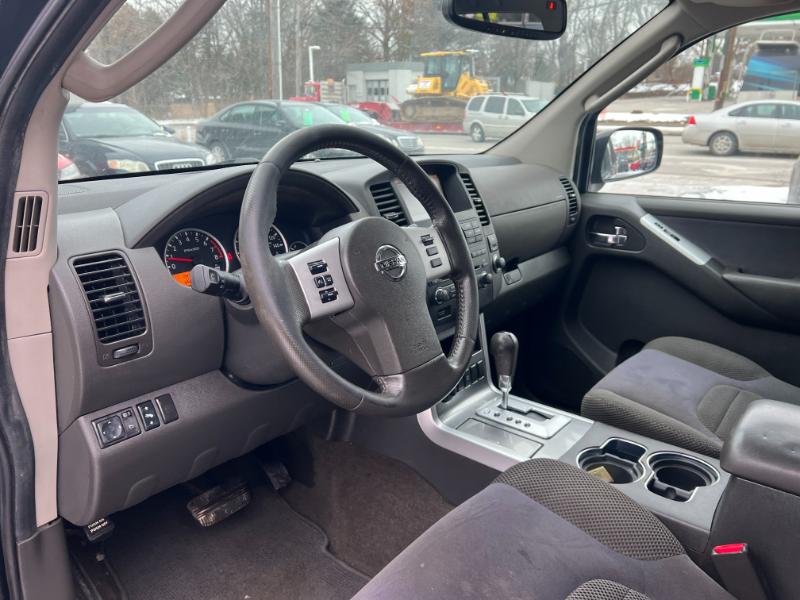 Nissan Pathfinder LE 4WD 2010