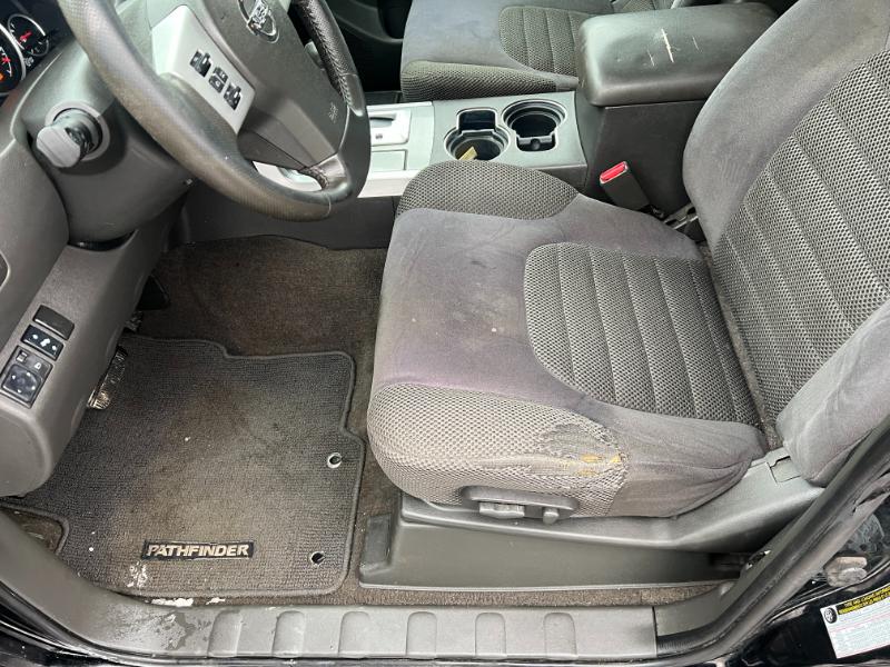 Nissan Pathfinder LE 4WD 2010