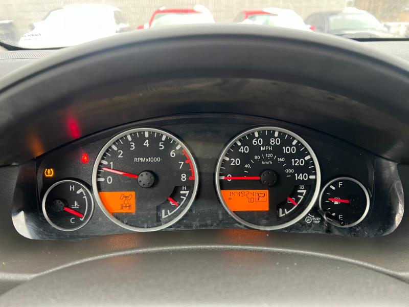 Nissan Pathfinder LE 4WD 2010