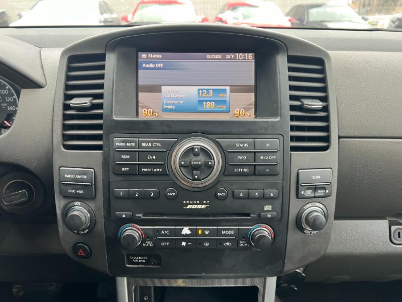 Nissan Pathfinder LE 4WD 2010