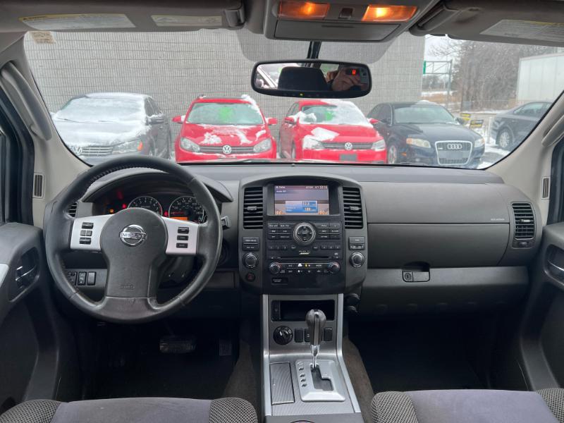 Nissan Pathfinder LE 4WD 2010