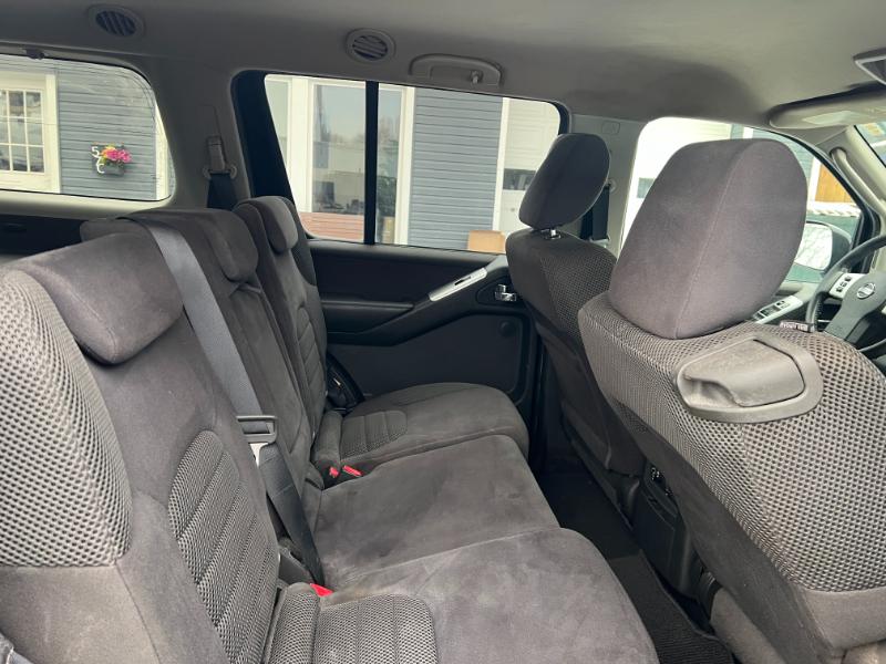 Nissan Pathfinder LE 4WD 2010