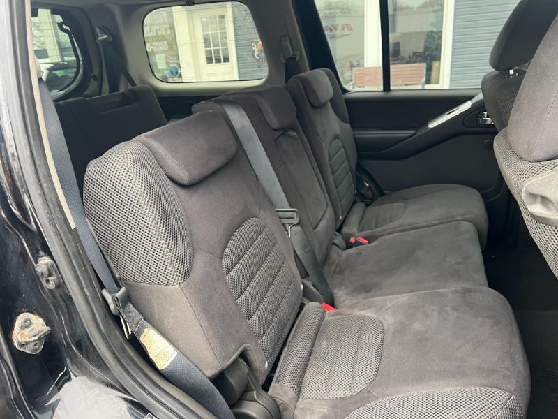 Nissan Pathfinder LE 4WD 2010