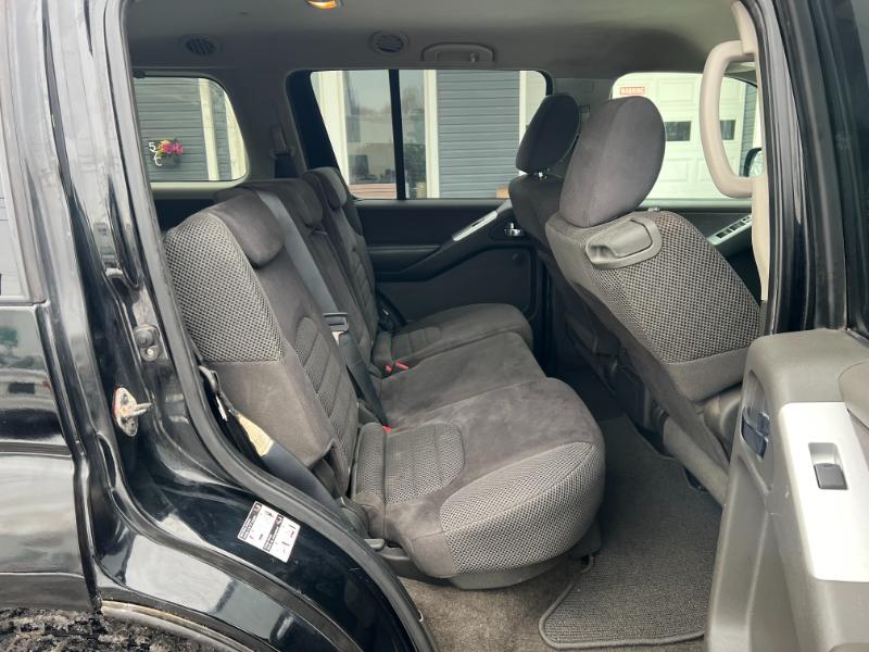 Nissan Pathfinder LE 4WD 2010