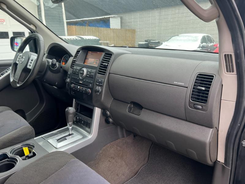 Nissan Pathfinder LE 4WD 2010