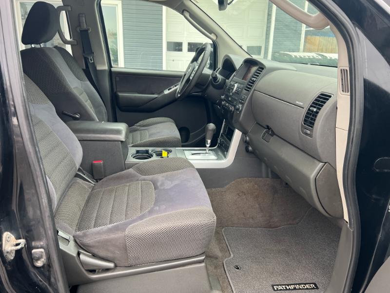 Nissan Pathfinder LE 4WD 2010