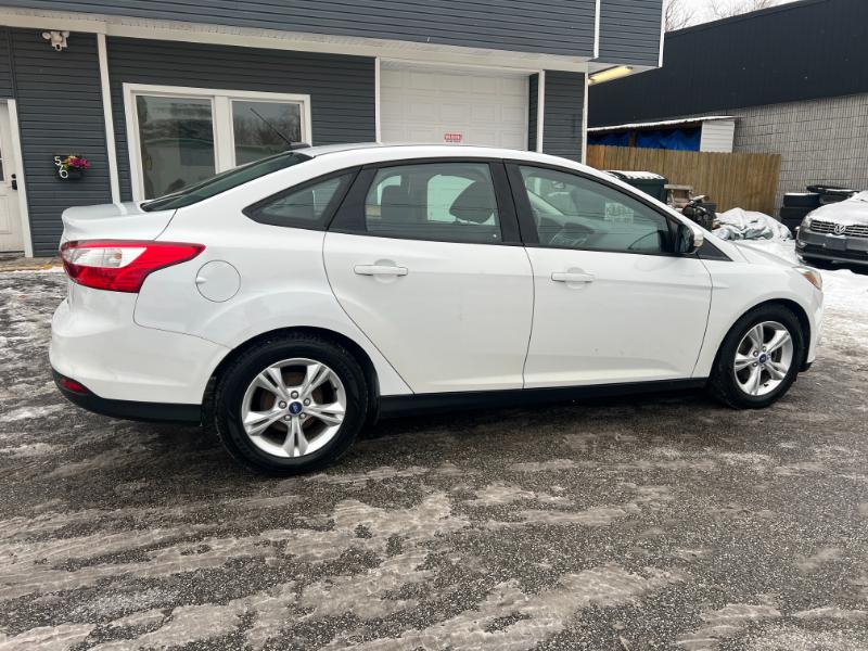 Ford Focus SE Sedan 2013