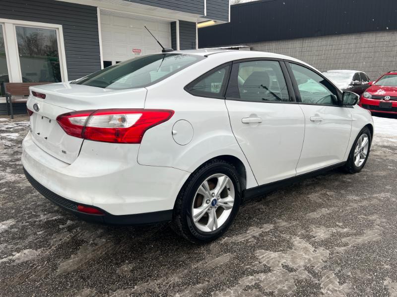 Ford Focus SE Sedan 2013