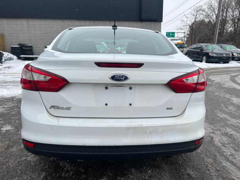Ford Focus SE Sedan 2013