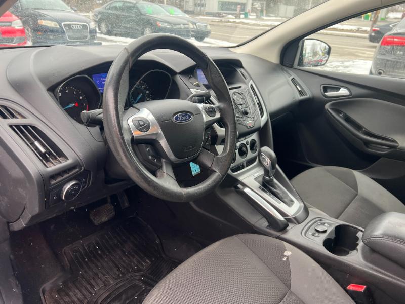 Ford Focus SE Sedan 2013