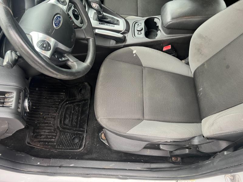 Ford Focus SE Sedan 2013