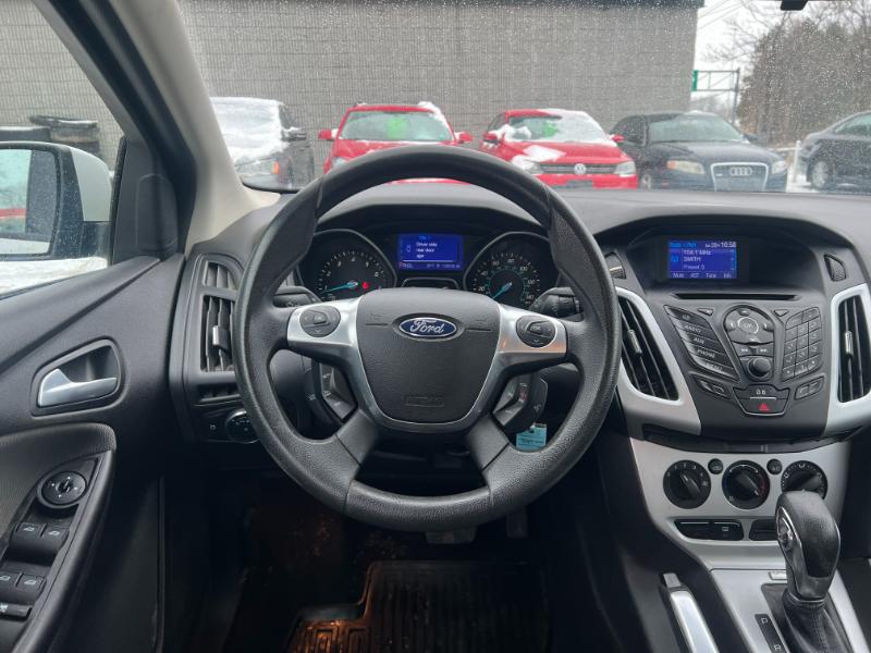 Ford Focus SE Sedan 2013