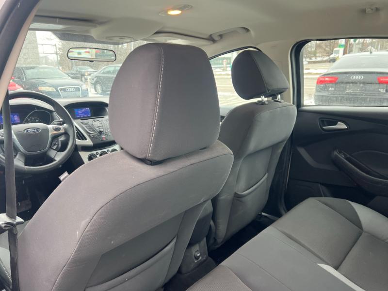 Ford Focus SE Sedan 2013