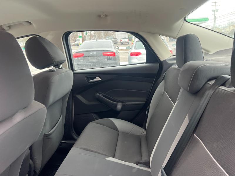 Ford Focus SE Sedan 2013