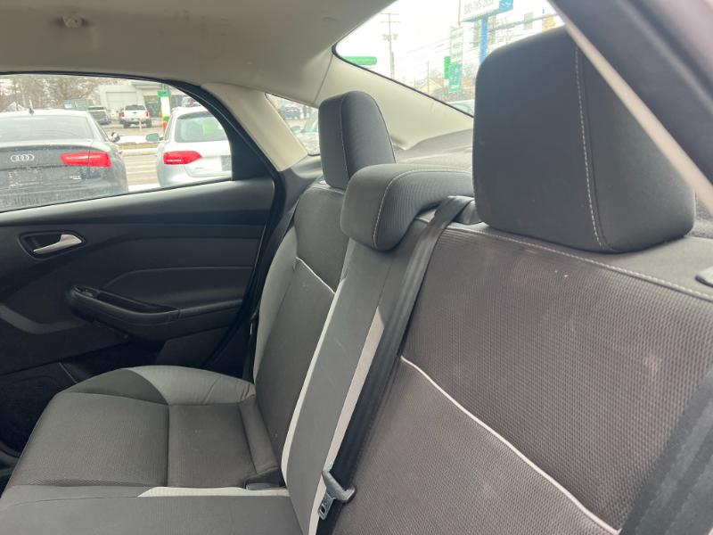 Ford Focus SE Sedan 2013