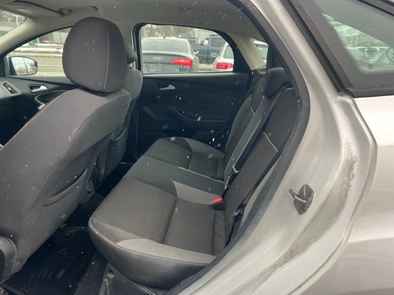 Ford Focus SE Sedan 2013