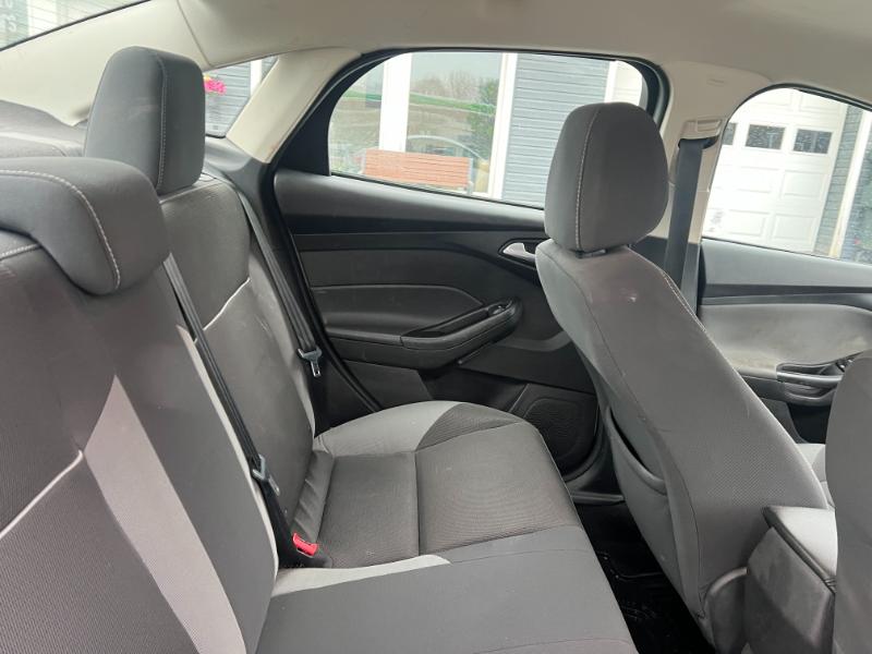 Ford Focus SE Sedan 2013