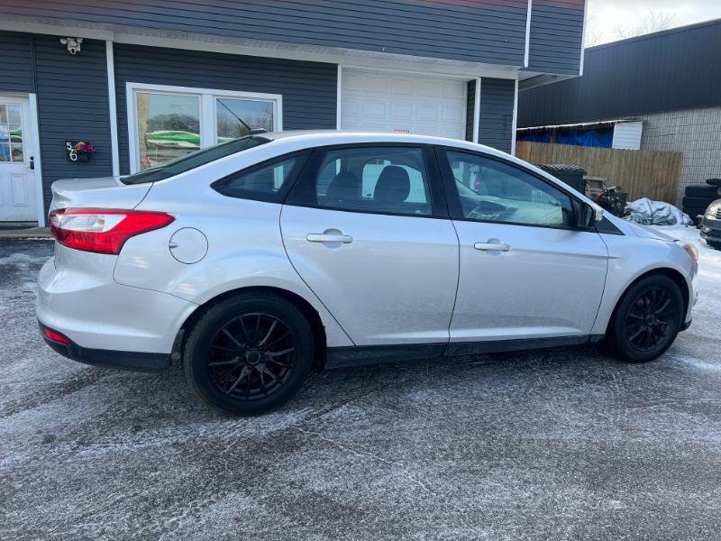Ford Focus SE Sedan 2013
