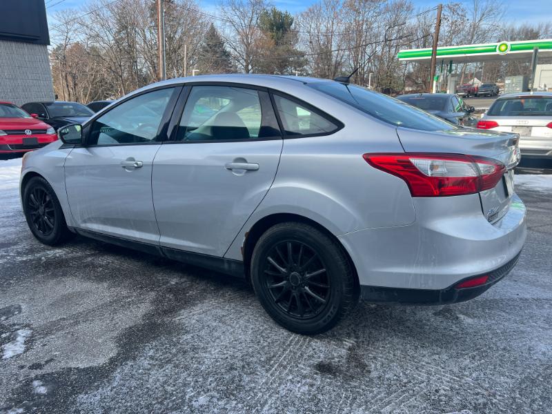 Ford Focus SE Sedan 2013