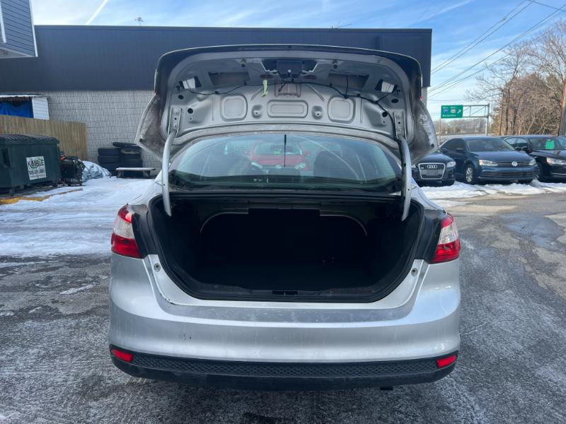 Ford Focus SE Sedan 2013