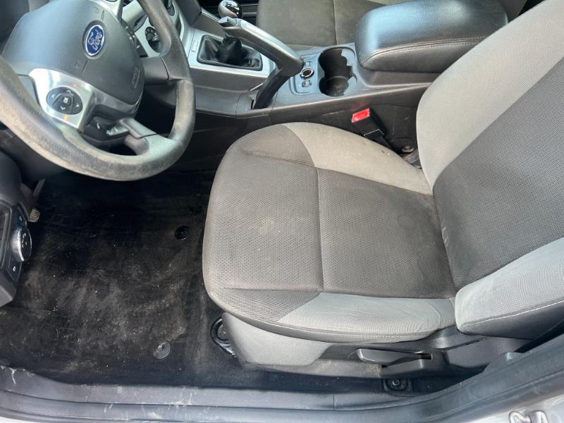 Ford Focus SE Sedan 2013