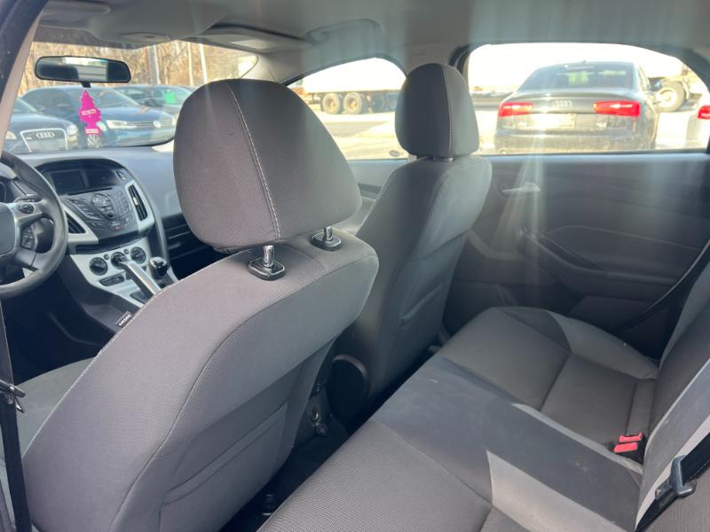 Ford Focus SE Sedan 2013