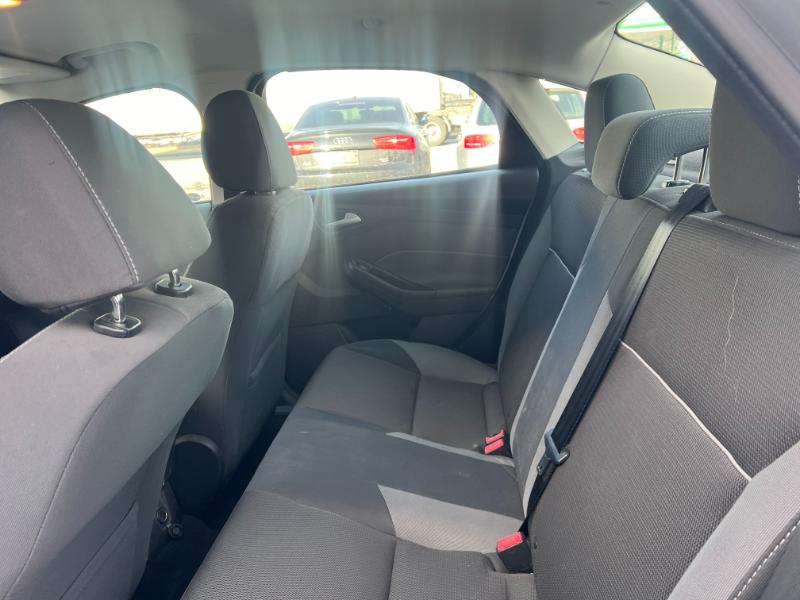 Ford Focus SE Sedan 2013