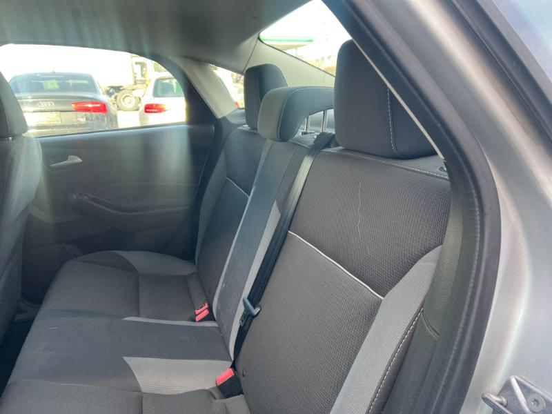 Ford Focus SE Sedan 2013