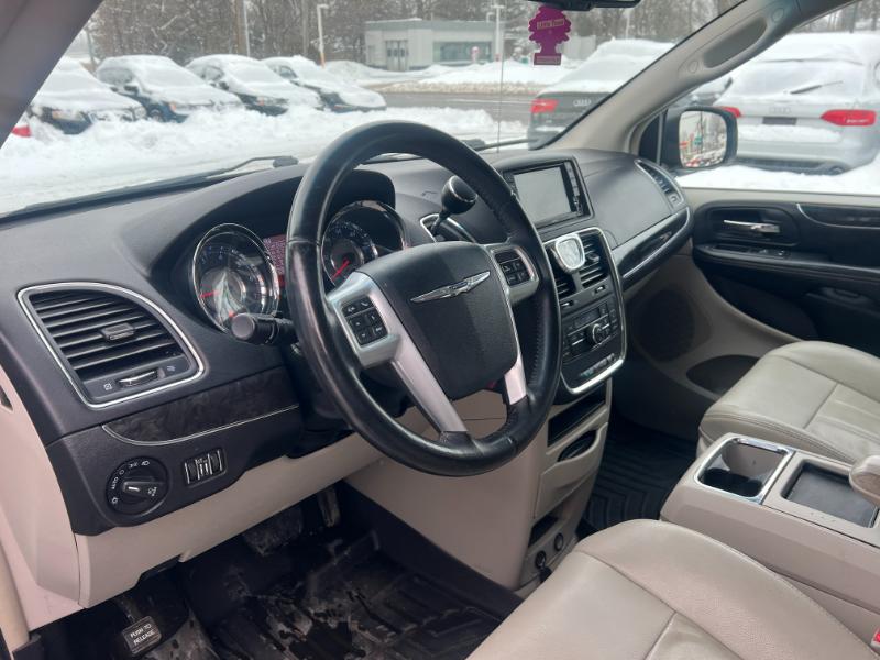 Chrysler Town & Country Touring 2013