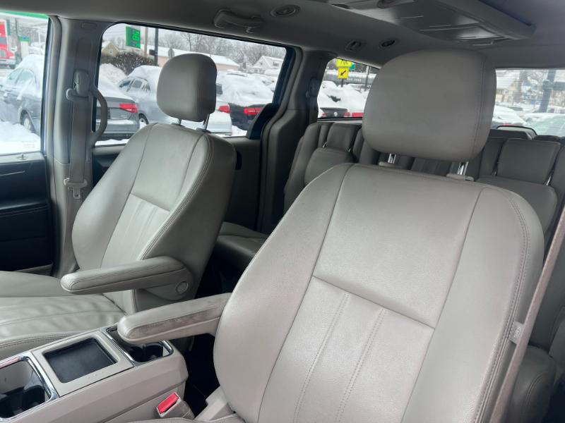 Chrysler Town & Country Touring 2013