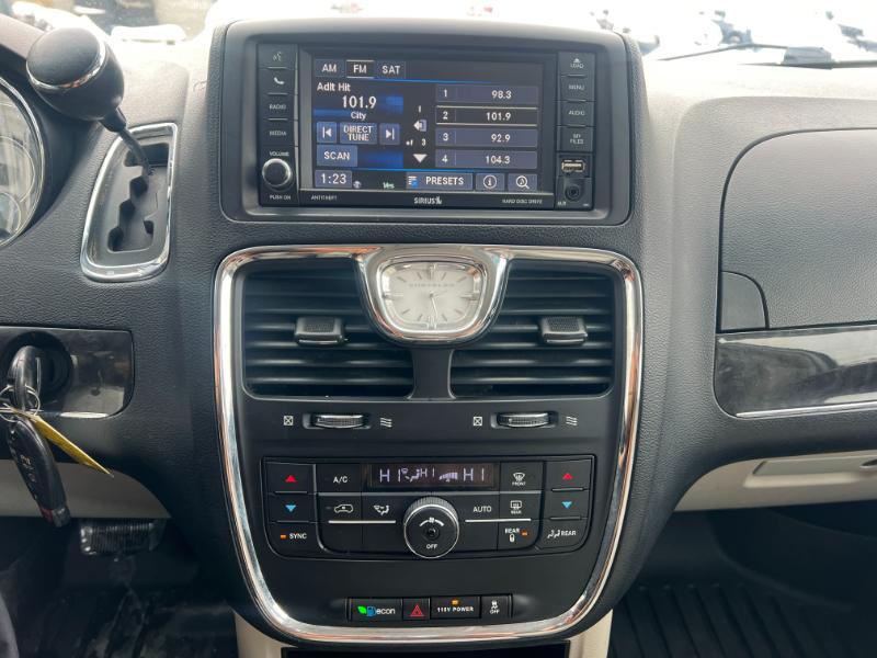 Chrysler Town & Country Touring 2013