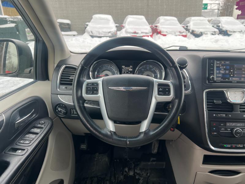 Chrysler Town & Country Touring 2013