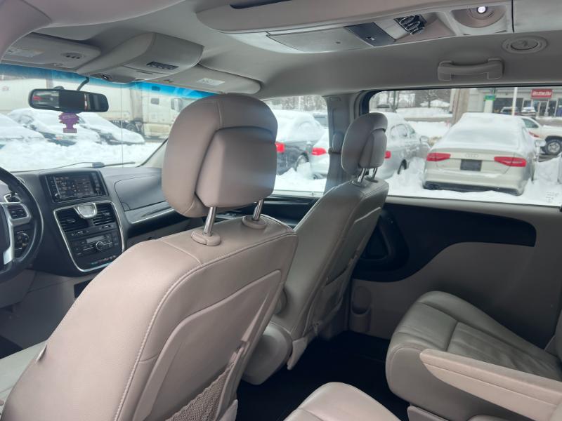 Chrysler Town & Country Touring 2013