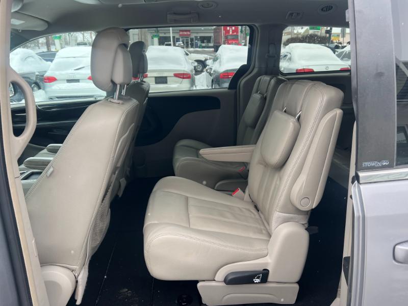 Chrysler Town & Country Touring 2013