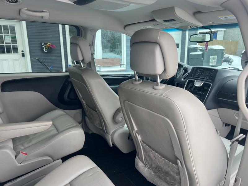 Chrysler Town & Country Touring 2013