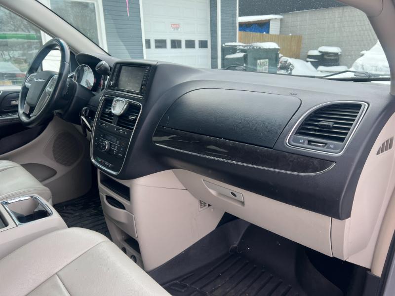 Chrysler Town & Country Touring 2013
