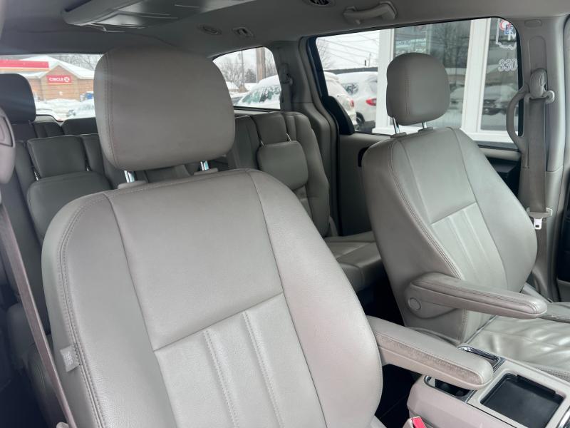 Chrysler Town & Country Touring 2013