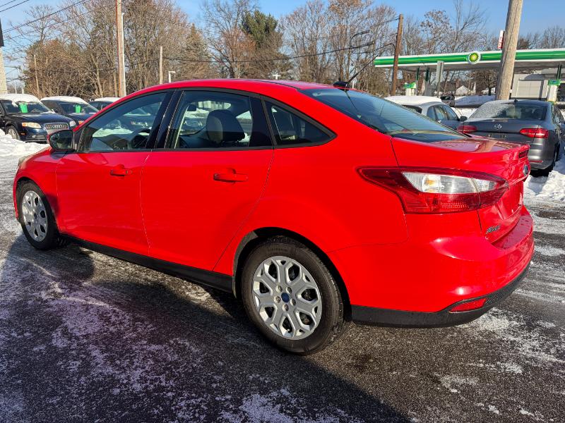 Ford Focus SE Sedan 2012
