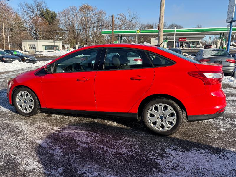 Ford Focus SE Sedan 2012