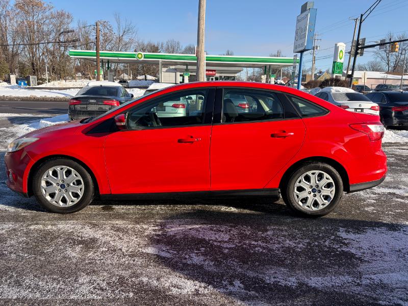 Ford Focus SE Sedan 2012