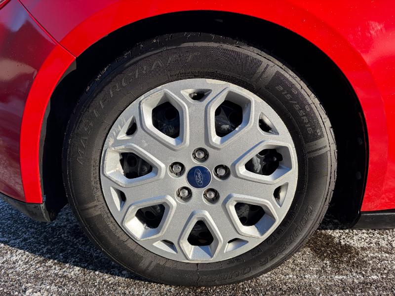 Ford Focus SE Sedan 2012