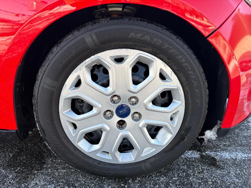 Ford Focus SE Sedan 2012